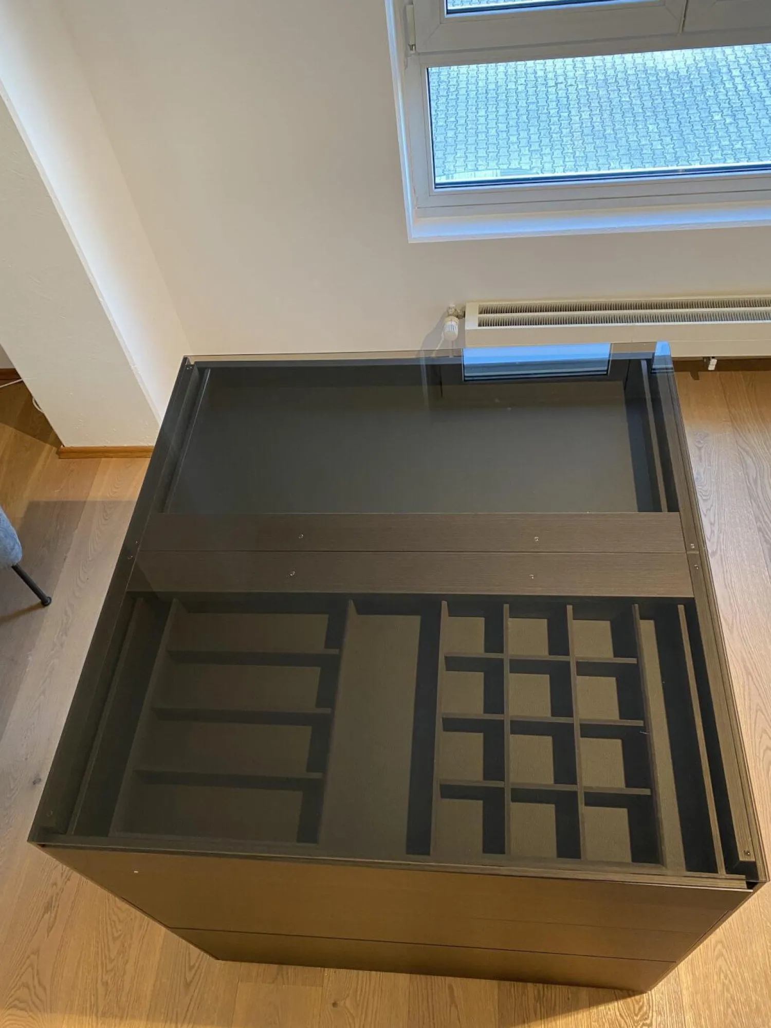 An-Collection Kommoden & Sideboards|Kommode Centric Nussbaum Dunkel Furniert Parsolglas Grau