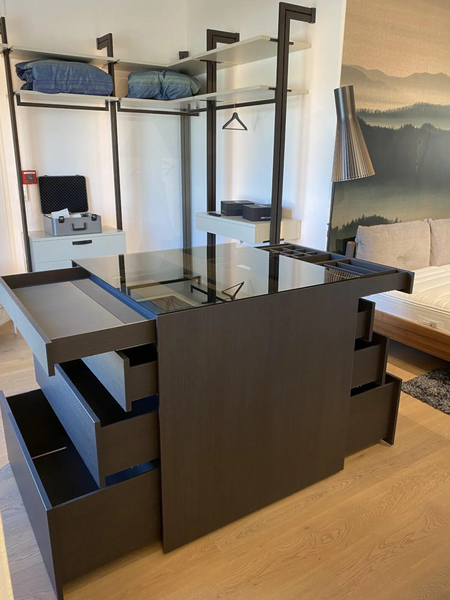 An-Collection Kommoden & Sideboards|Kommode Centric Nussbaum Dunkel Furniert Parsolglas Grau