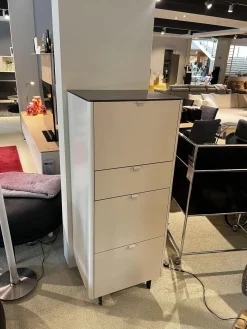 Sudbrock Kommoden & Sideboards|Kommode Goya Lack Kaschmir Beige Abdeckblatt Marmor Schwarz Glänzend Kufe Schwarz