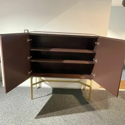 Interlübke Kommoden & Sideboards|Kommode Just Cube Light Lack M41 Burgund Rot Abdeckplatte Glas Gestell Messingfarben