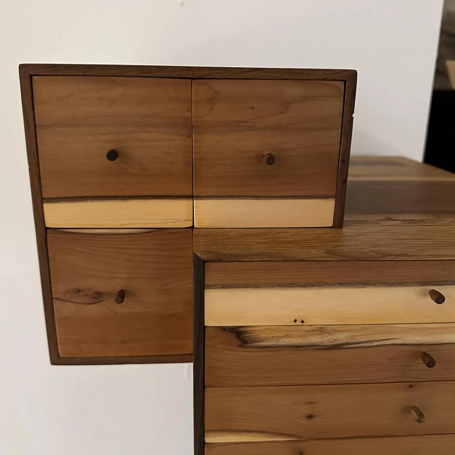 Scholtissek Kommoden & Sideboards|Kommode Kunstobjekt Korpus Altholz Massiv Front Eibe Massiv Geheim Verriegelbar