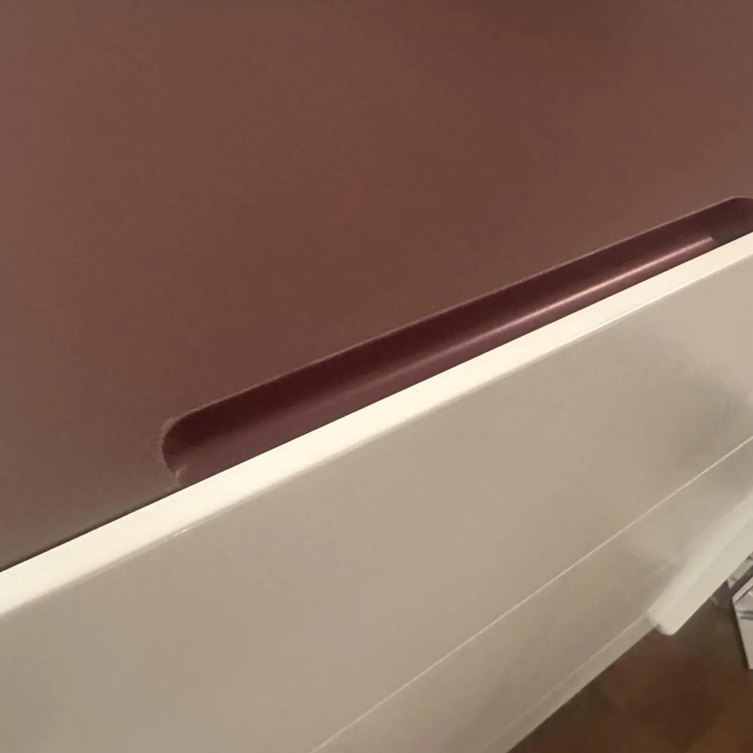 Christine Kröncke Kommoden & Sideboards|Kommode You 46 Lack Pearl Weiß Matt Oberplatte Linoleum Braun Rot