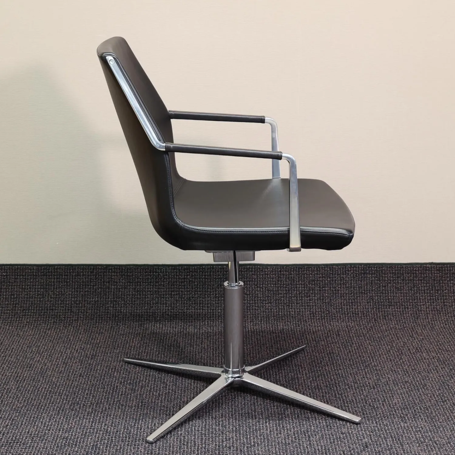 Wagner Living Einzelstühle|Konferenzstuhl W-Cube 3 Leder Schwarz Gestell Chrom