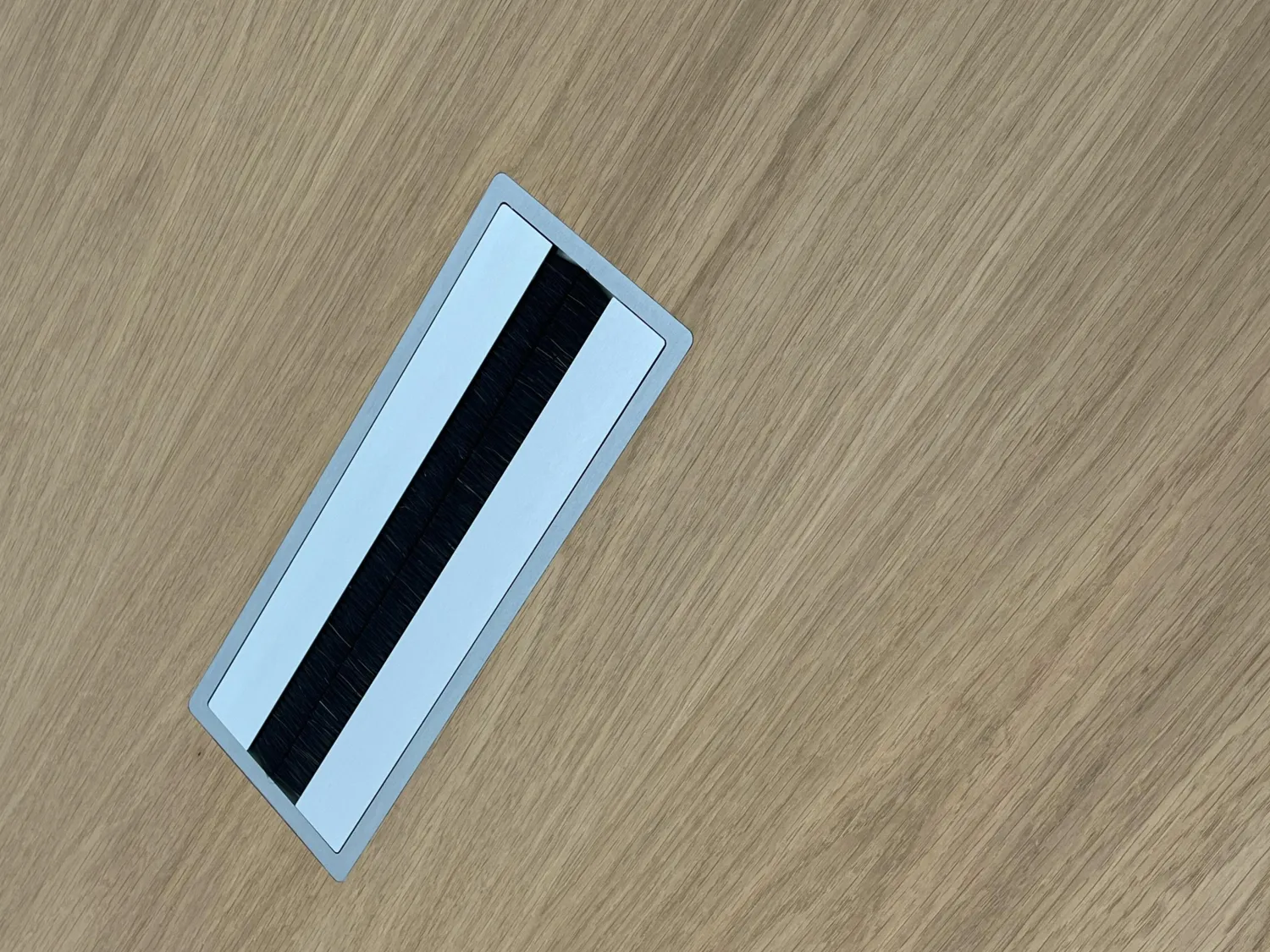 Montana Schreibtische & Sekretäre|Konferenztisch HiLow Conference Eiche Furniert Gestell Alu Verchromt