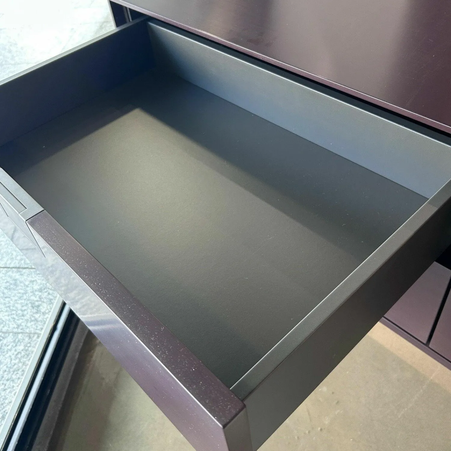 B&B Italia Konsolen|Konsole Alcor Weinrot Gestell Nickel Bronzefarbig Lackiert