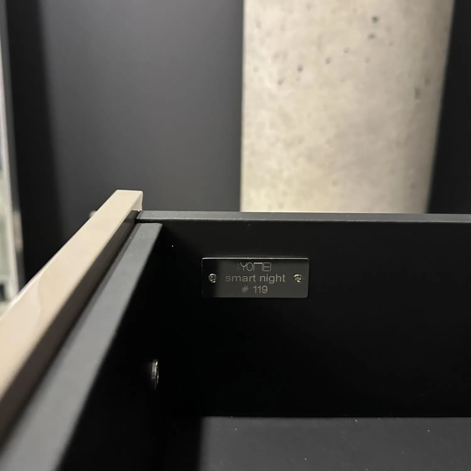 YOMEI Nachttische|Konsole Smart Nako Hochglanz Pantex Taupe Beige Inklusive 3-fach Steckdose Gestell Edelstahl Poliert