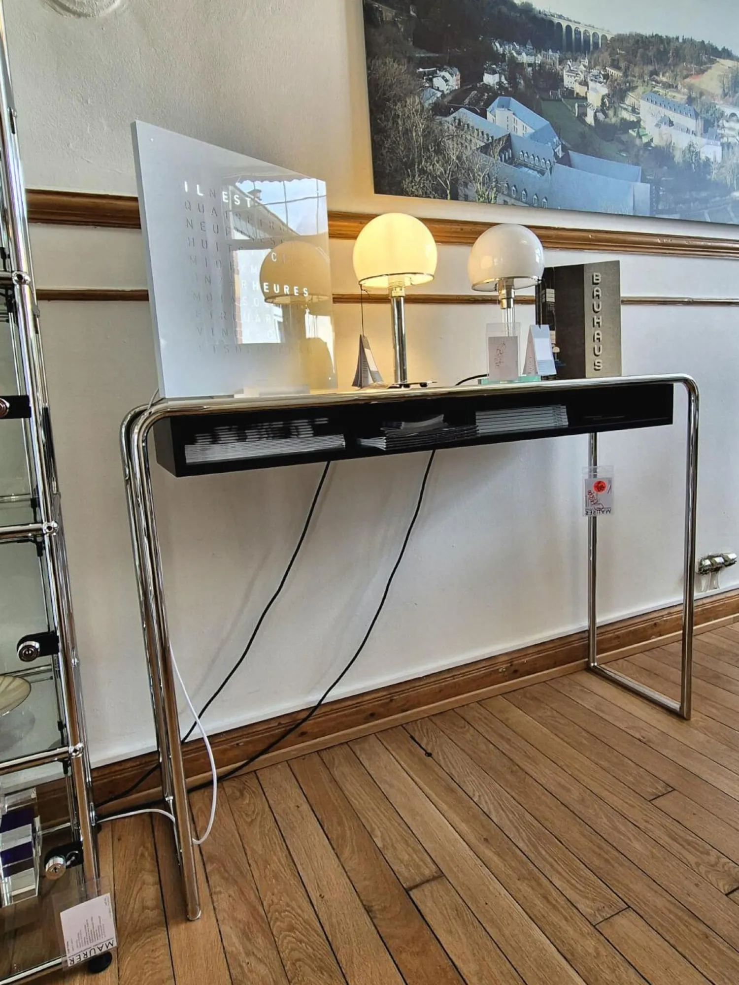 Thonet Konsolen|Konsolentisch B 108 Holzkorpus RAL 9005 Lackiert Schwarz Gestell Stahlrohr Verchromt