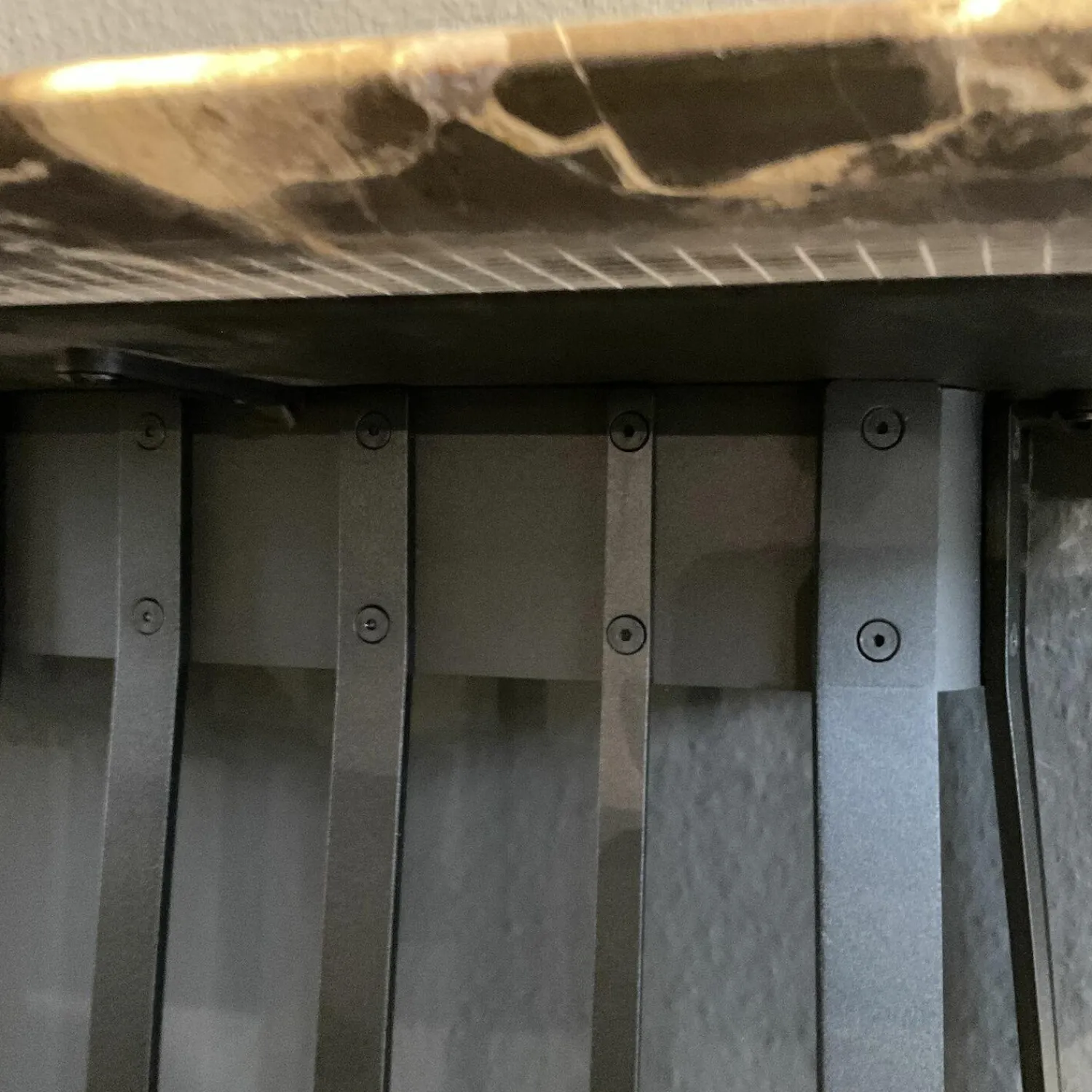 Janua Konsolen|Konsoltisch Basket Platte Stein Emperador Braun Gestell Stahl Tiefschwarz Pulverbeschichtet