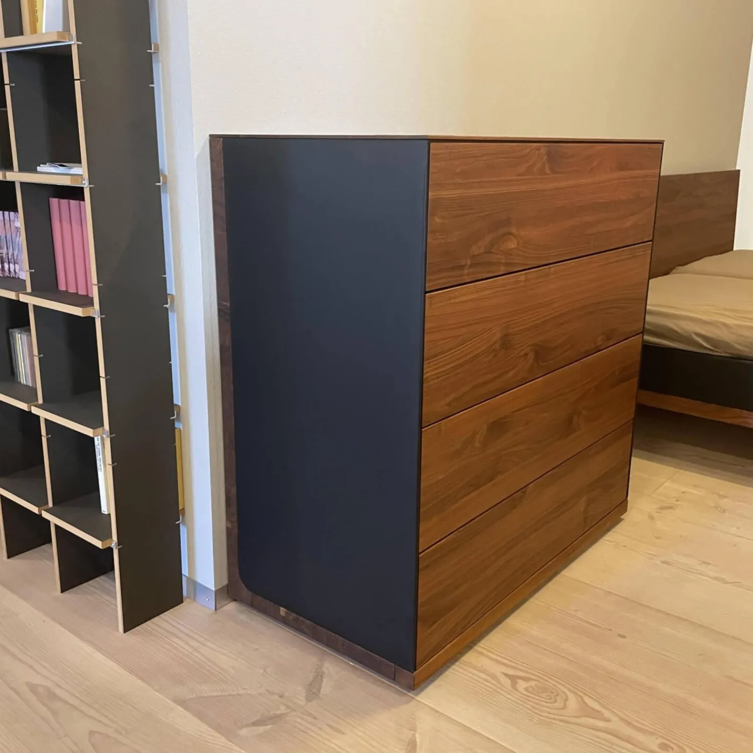 Team 7 Kommoden & Sideboards|Ladenkommode Riletto Naturöl Nussbaum Lederseiten L1 Schwarz