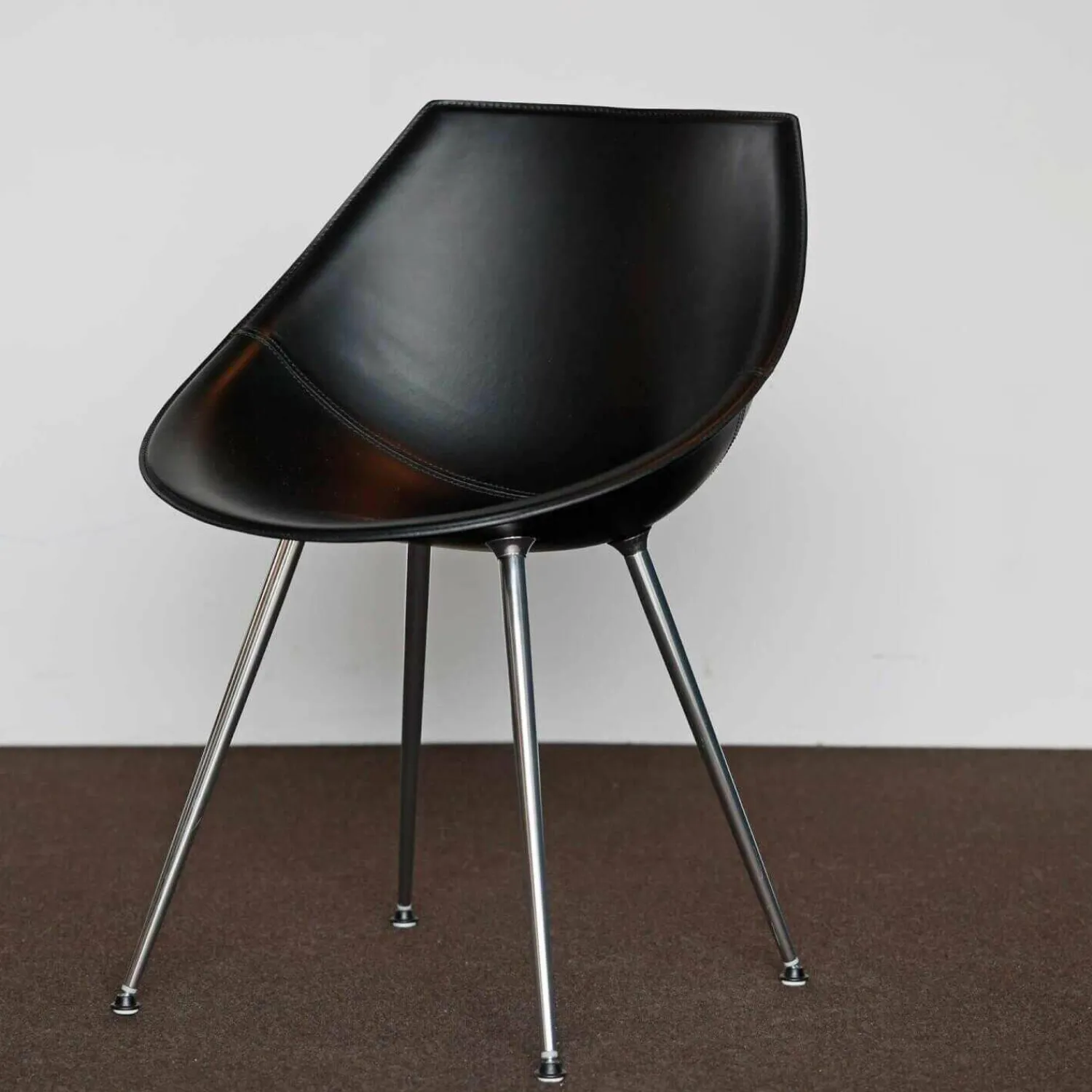 Driade Einzelstühle|Lago Armlehnstuhl Leder Schwarz Beine Aluminium Poliert Mit Kunststoff-Rundgleitern