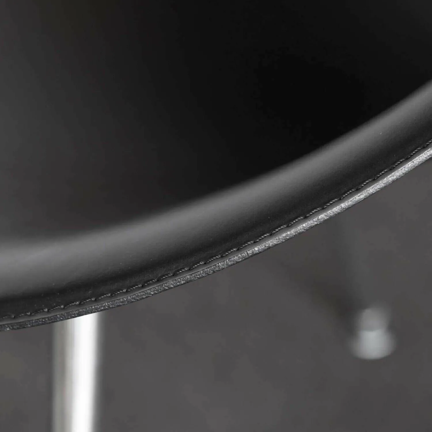 Driade Einzelstühle|Lago Armlehnstuhl Leder Schwarz Beine Aluminium Poliert Mit Kunststoff-Rundgleitern