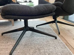 KFF Loungesessel|Lounge Sessel Arva Stoff Ascot Schwarz 2407 Sternfuß Struktur Schwarz Mit Wippmechanismus Inklusive Hocker