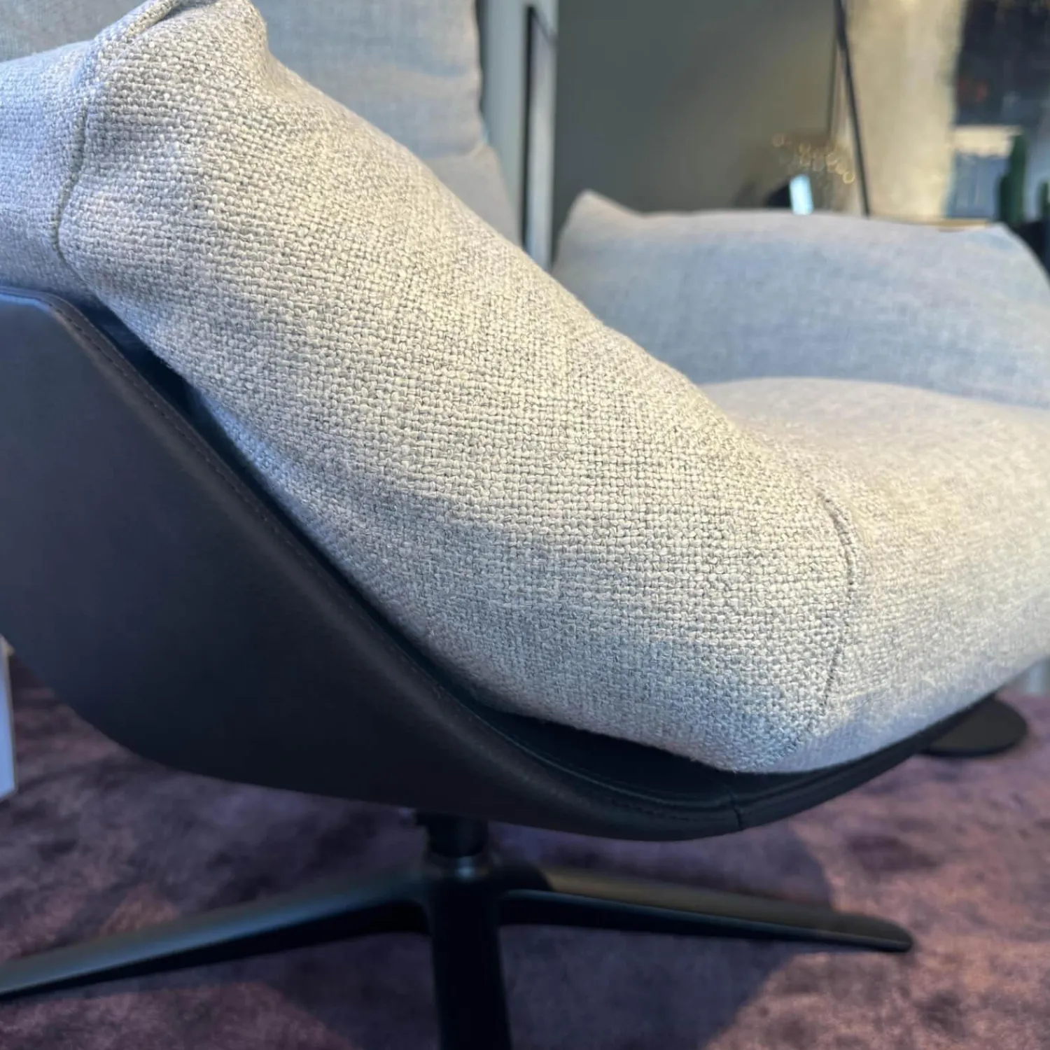 COR Relaxsessel|Loungesessel dia Korpus Leder 423 Schwarz Sitz Stoff 8300 Lichtgrau Grau Gestell F05 Schwarz Mit Hocker