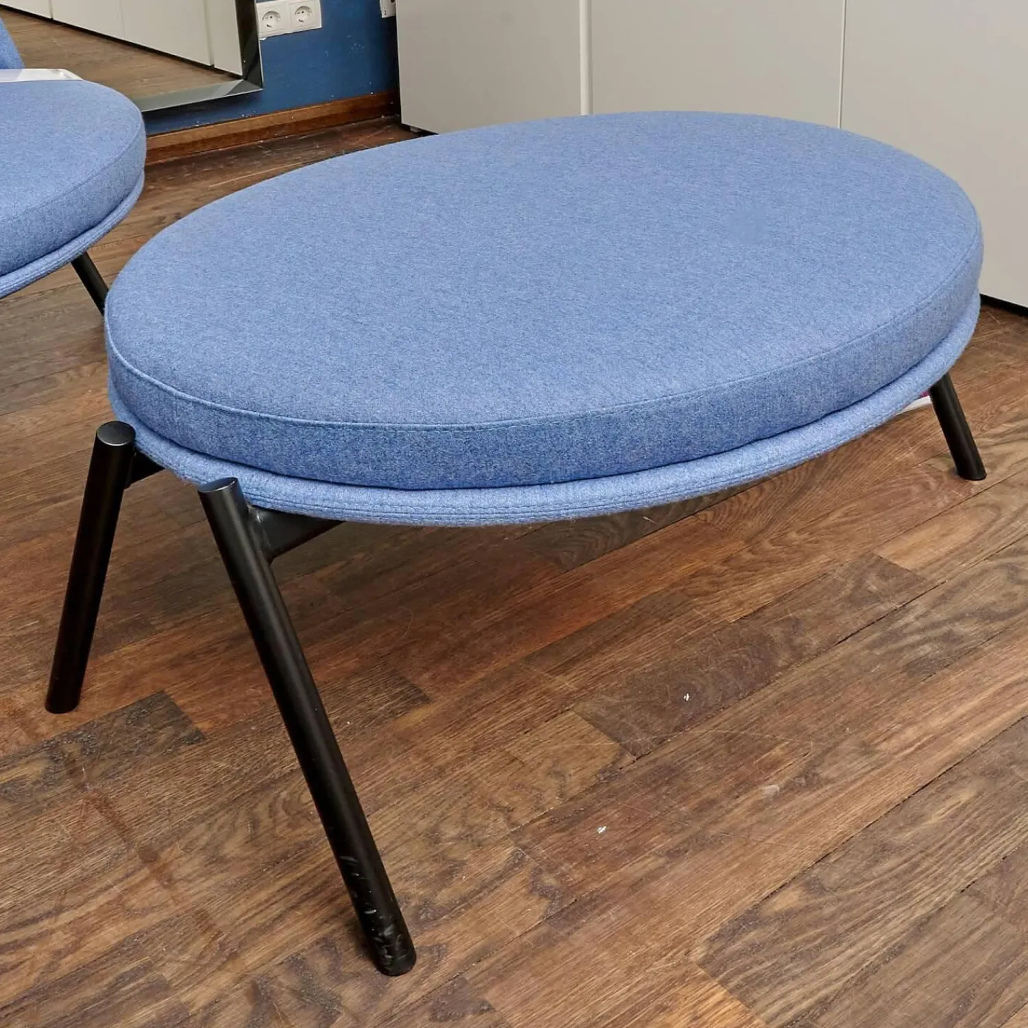 Tecta Loungesessel|Loungesessel DS70 Stoff Dama 75 Mittelblau Blau Gestell Schwarz Pulverbeschichtet Mit Kissen Und Hocker