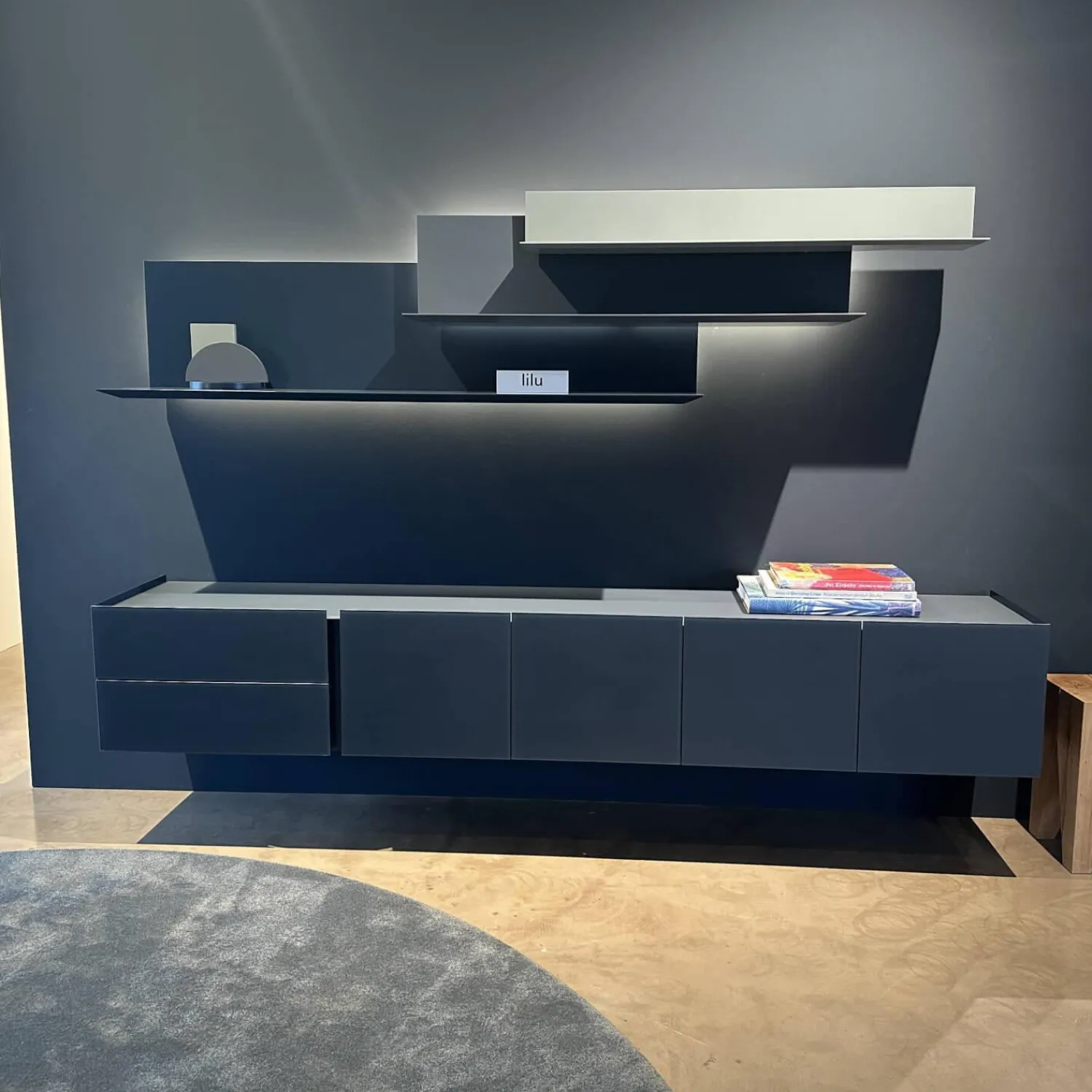 Interlübke Wohnwände & Tv-Lowboards|Lowboard Jorel Mattglas T83 Navy Und 82 Atlantic Inklusive Wandregal Lilu Und Beleuchtung