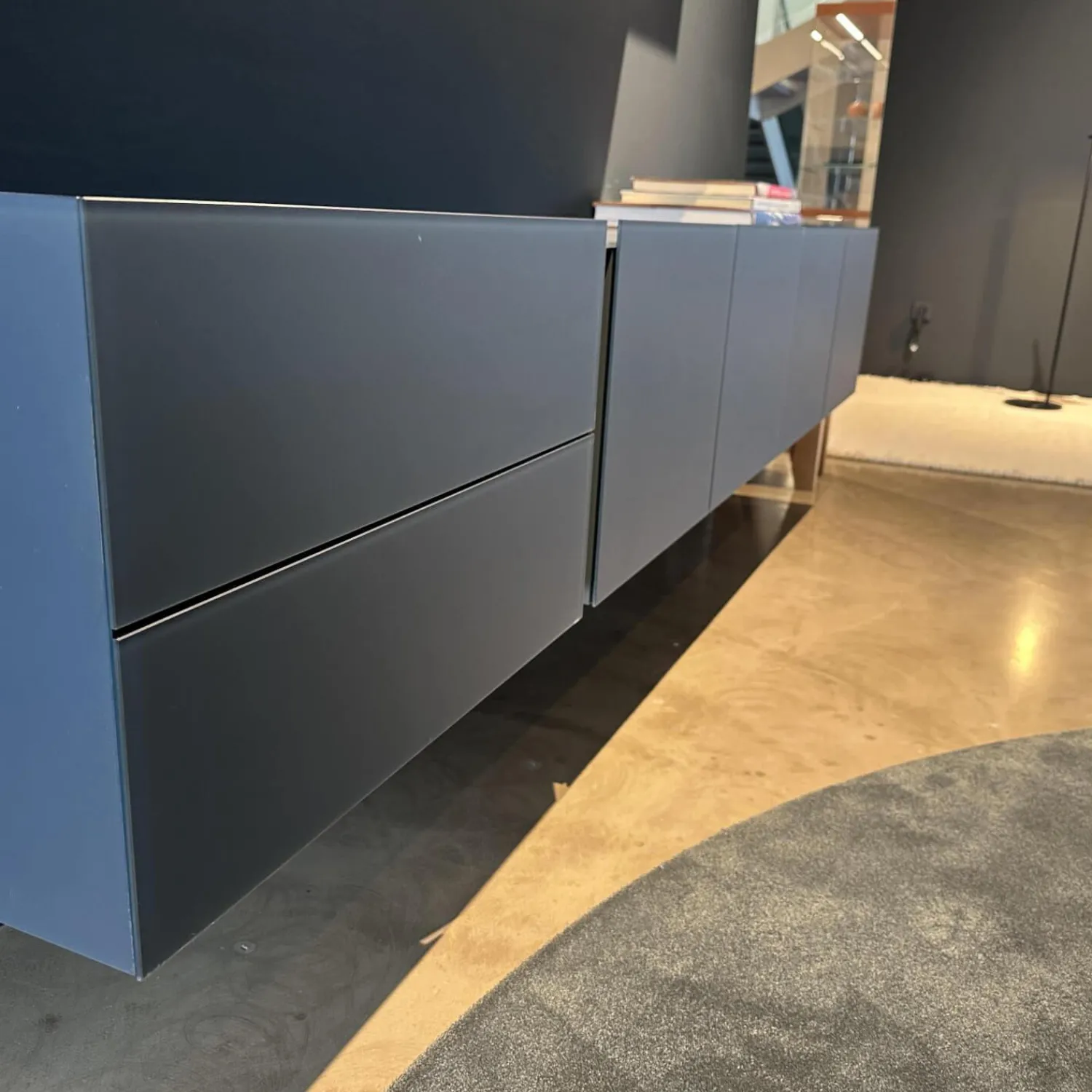 Interlübke Wohnwände & Tv-Lowboards|Lowboard Jorel Mattglas T83 Navy Und 82 Atlantic Inklusive Wandregal Lilu Und Beleuchtung