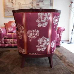 Finkeldei Polstergruppen|Modell Lara Sofa 2,5 sitzig, Sessel, Beistellsessel Modell Broadway Bezug grauviolett florence 1026 115 Keder Dinamica 112 Massivholfüße lackiert