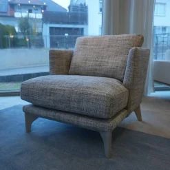 Bielefelder Werkstätten Polstergruppen|Modell Polo Living Sofa 2,5 sitzig BW 161-3001 Sessel Polo Living BW 161-1000 hellblau beigegrau Füße graublau