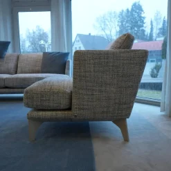 Bielefelder Werkstätten Polstergruppen|Modell Polo Living Sofa 2,5 sitzig BW 161-3001 Sessel Polo Living BW 161-1000 hellblau beigegrau Füße graublau