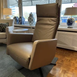 Bielefelder Werkstätten Relaxsessel|Motorsessel Charly Bezug Leder Normandie Taupe Grau Sternfuß Bronze Matt Mit Aufsthehhilfe Und Motorischer Verstellung