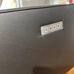 Bielefelder Werkstätten Relaxsessel|Motorsessel Charly Bezug Leder Normandie Schwarz Sternfuß Chrom Glänzend Mit Aufsthehhilfe Und Motorischer Verstellung