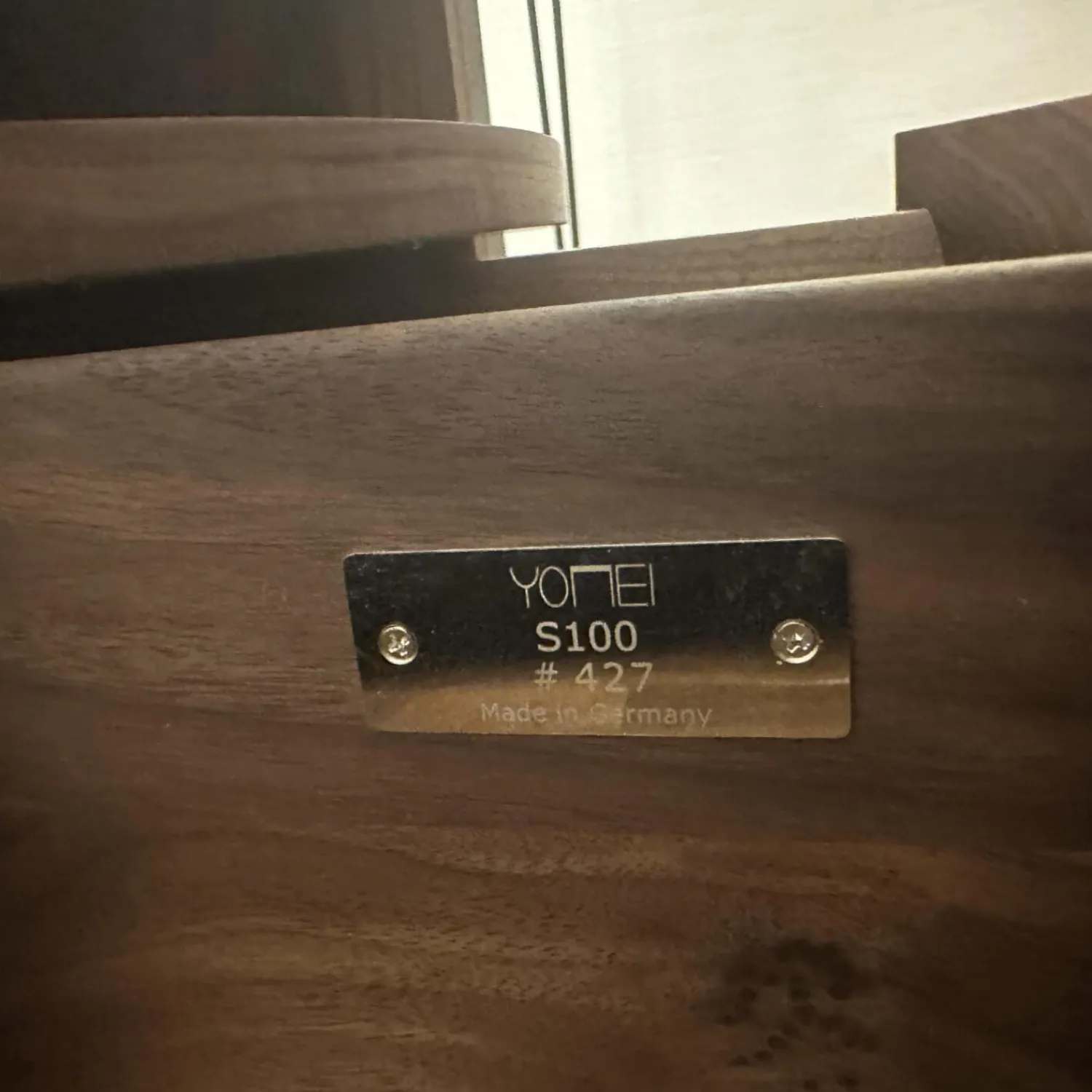 YOMEI Nachttische|Nachtkonsole S100 Korpus Leder Taupe Beige Front Und Schublade Nussbaum