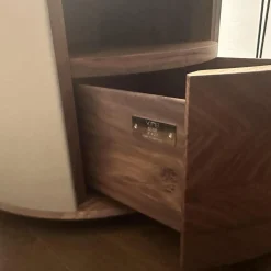 YOMEI Nachttische|Nachtkonsole S100 Korpus Leder Taupe Beige Front Und Schublade Nussbaum