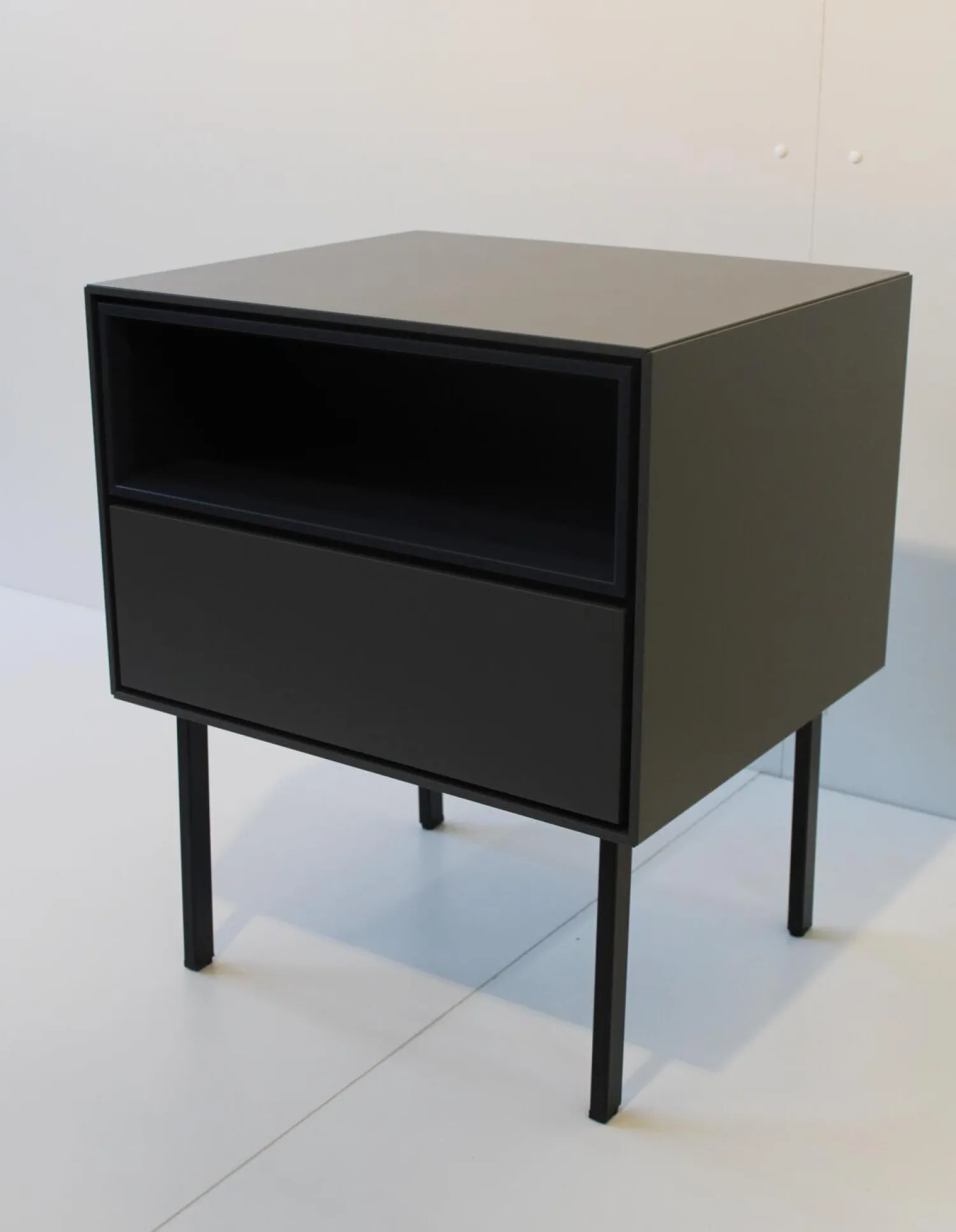 Schönbuch Nachttische|Nachttisch Holz Front 66 Granit Grau Nische 51 Nachtblau