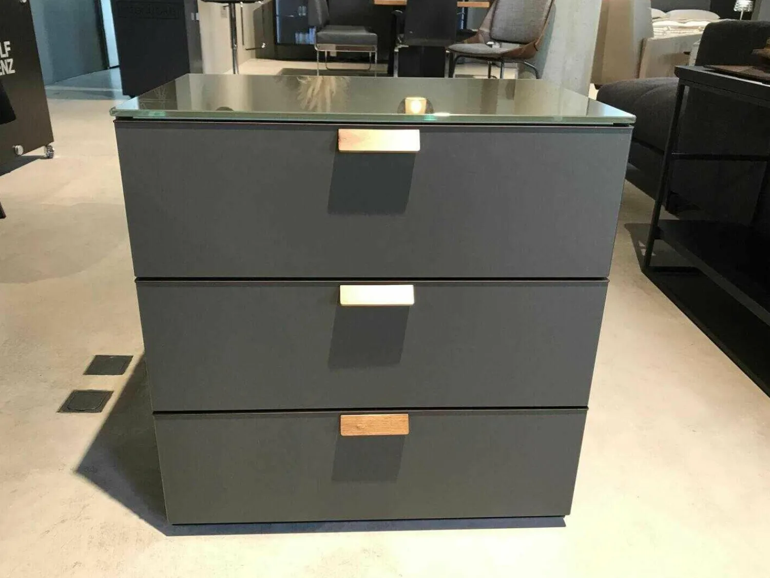 Hülsta Nachttische|Nachttisch Multi Varis Nussbaum Abdeckplatte Glas