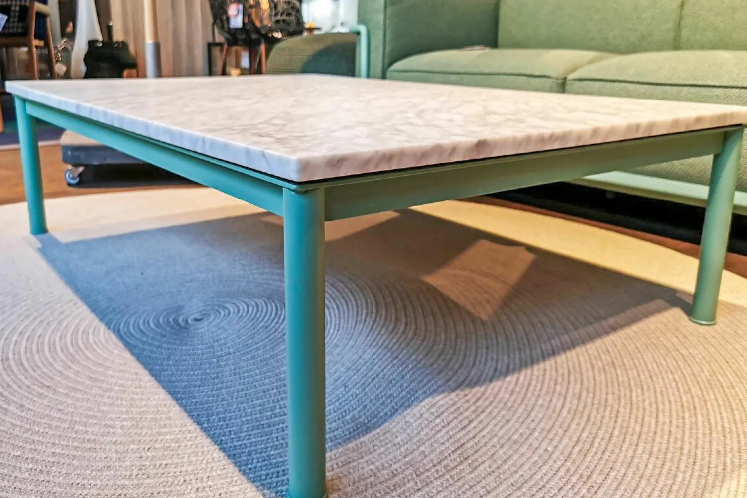 Cassina Couchtische|Outdoor Couchtisch LC10 Marmor Carrara Gestell Stahl Grün Texturiert