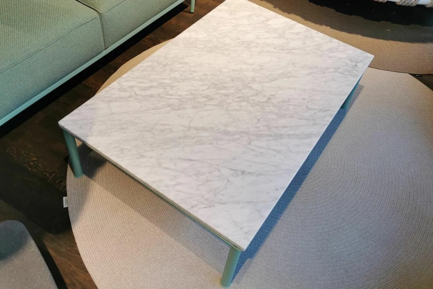 Cassina Couchtische|Outdoor Couchtisch LC10 Marmor Carrara Gestell Stahl Grün Texturiert