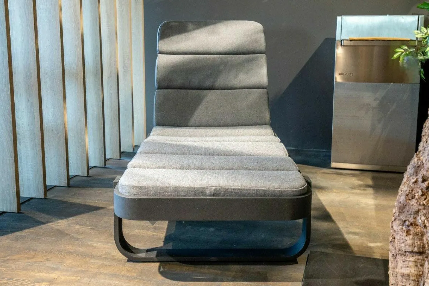 Cane Line Gartenliegen|Outdoor Liege Cut AirTouch Grey Grau Gestell Aluminium Dark Grey Dunkelgrau Mit Verstellbarer Ruckenlehne