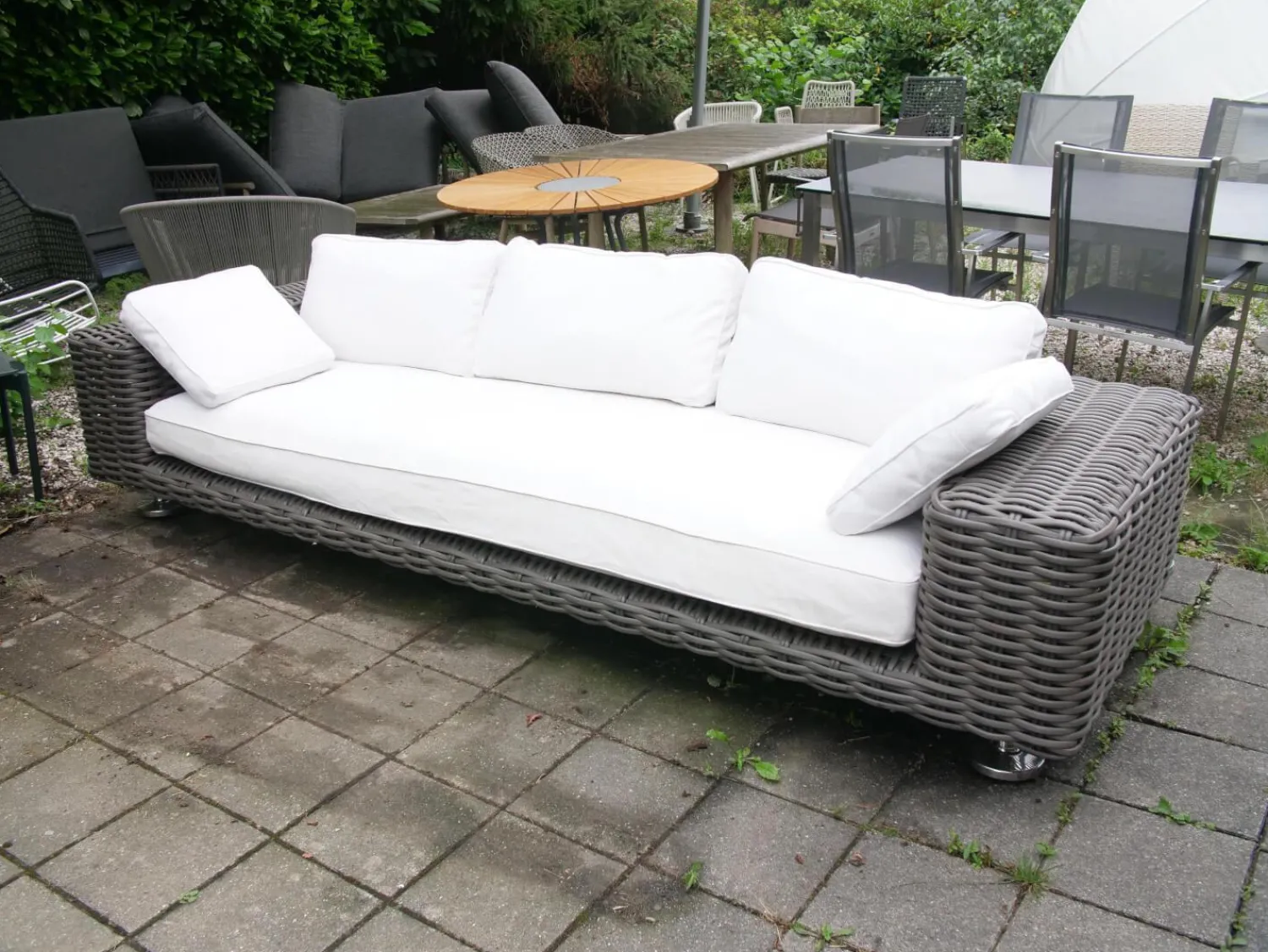 DEDON Loungemöbel|Outdoor Sofa 3 Sitzer Paros Farbe Silt Mit Kissenset Dry+ Plush Farben Linen Off White Inklusive Rolle