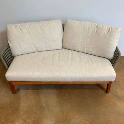 Tribù Loungemöbel|Outdoor Sofa Mood Sitzkissen Stoff Natural Beige Gestell Teakholz Rückenlehne Geflecht Moss Grün Grau