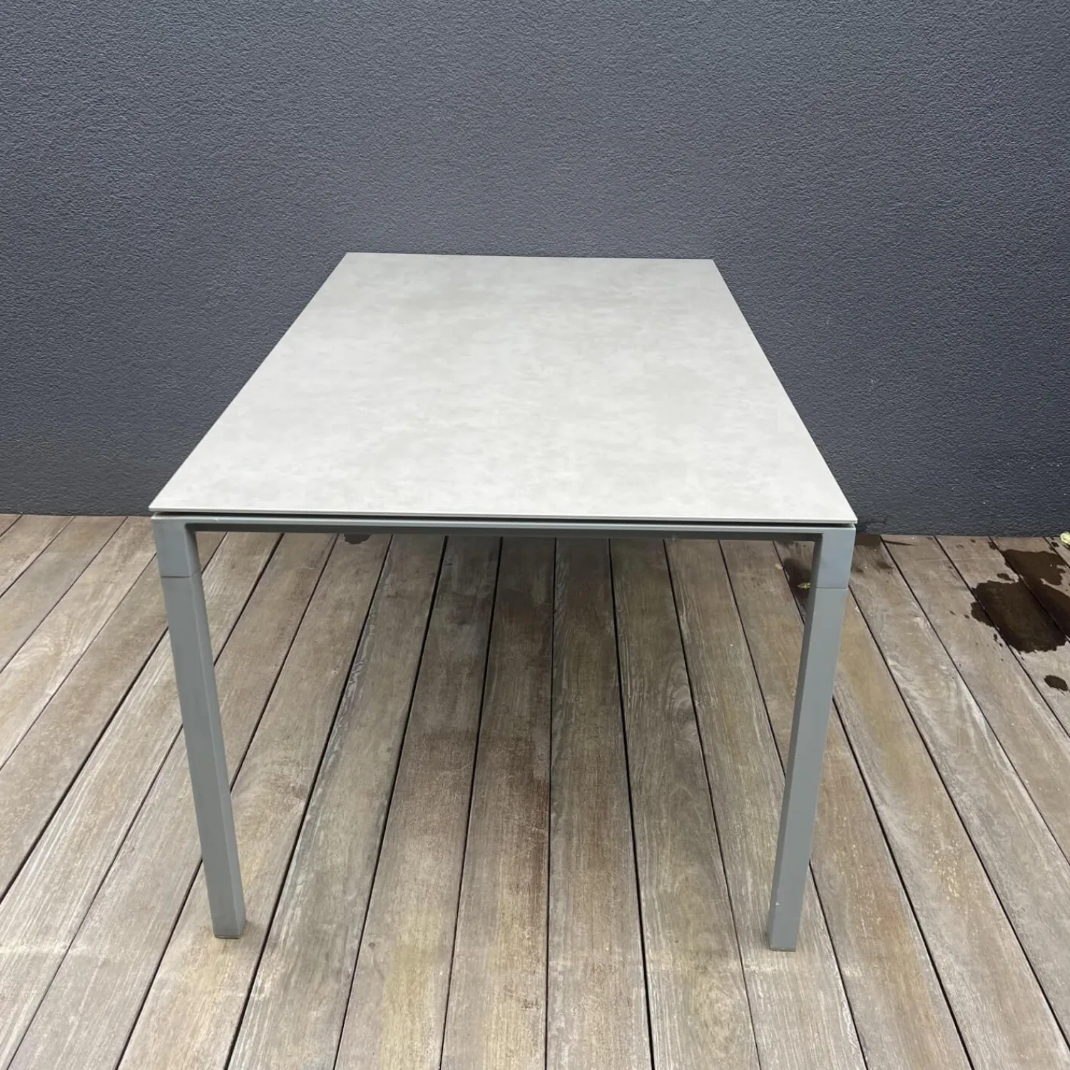 Cane Line Gartentische|Outdoor Tisch Pure Platte Keramik Concrete Grey Grau Gestell Aluminium Light Grey Grau