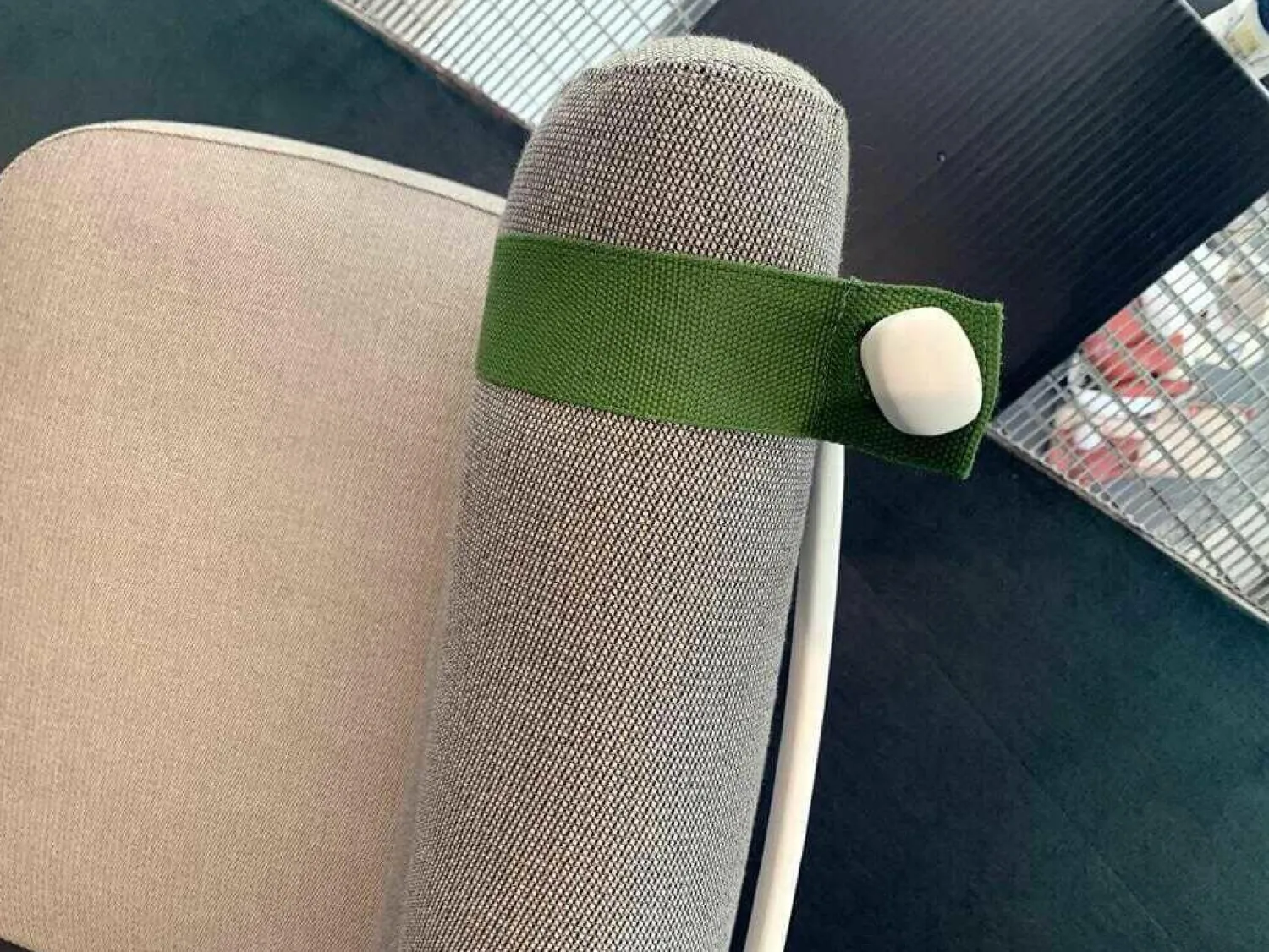 Kettal Loungemöbel|Outdoorsessel Roll Bezug 289 Fog Lamindo und 039 Green Stripe Gestell 721 Chalk