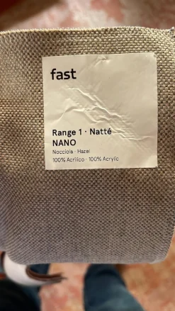 Fast Loungemöbel|Outdoorsofa Aikana Bezug Iron Grey Gestell Haselnuss mit 2 Kissen