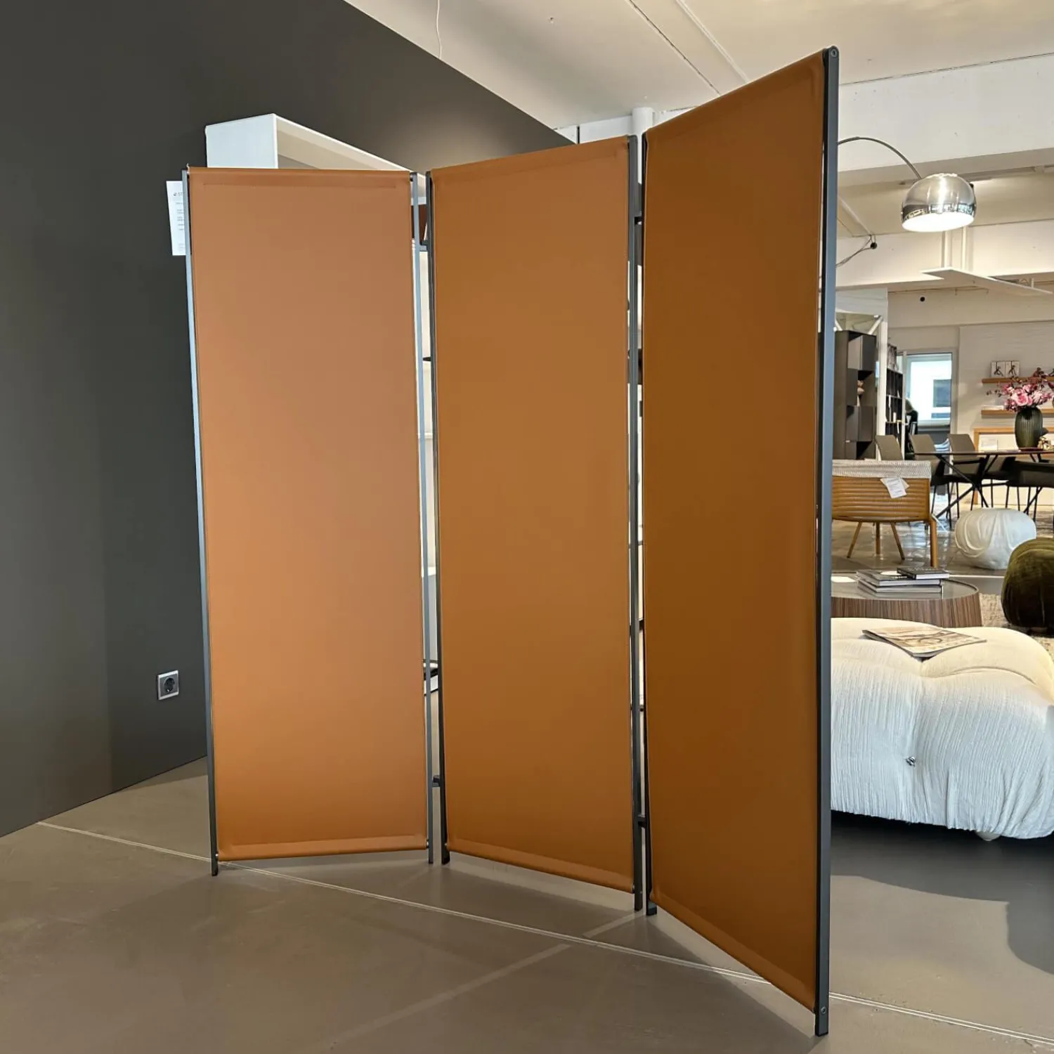 B&B Italia Vitrinen & Highboards|Paravent Quiet Lines Leder Gamma 370 Terra Braun Gestell Nickel Bronzefarben Lackiert