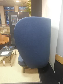 Fritz Hansen 2-Sitzer-Sofas|Plenum Zweisitzer Sofa Stoff Capture 6001 Blau Gestell Anthrazit