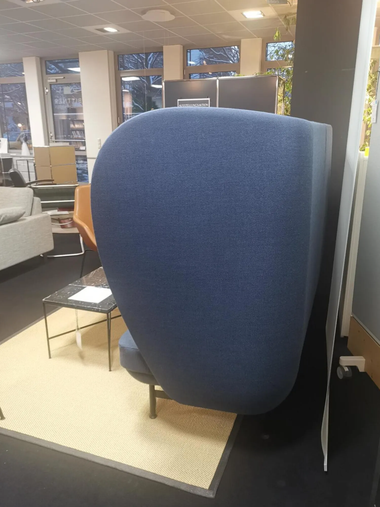 Fritz Hansen 2-Sitzer-Sofas|Plenum Zweisitzer Sofa Stoff Capture 6001 Blau Gestell Anthrazit