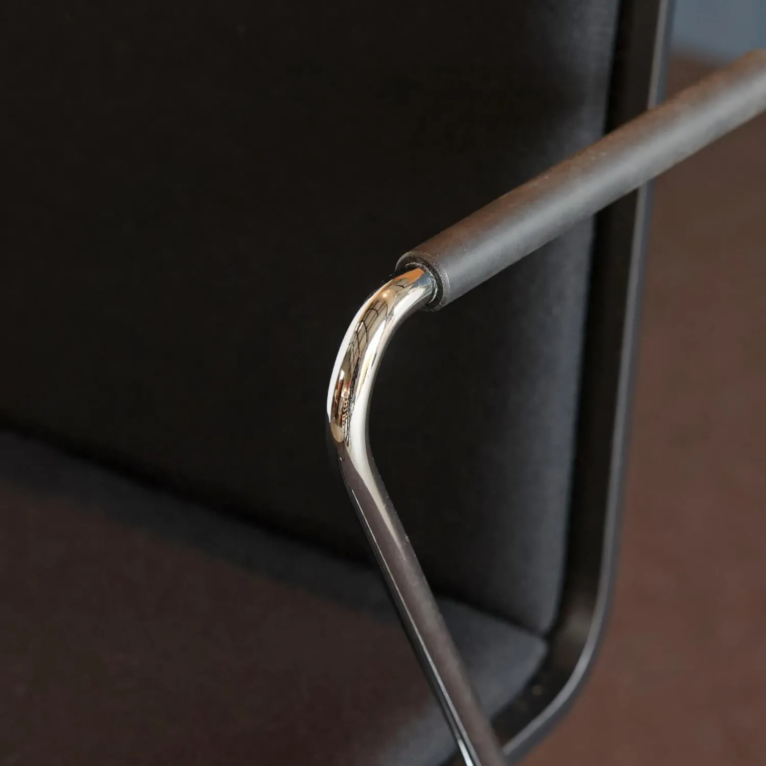 Thonet Einzelstühle|Polsterarmlehnstuhl S182 PFST Bezug Cava3 Schwarz Sitzschale Formholz Buche Schwarz