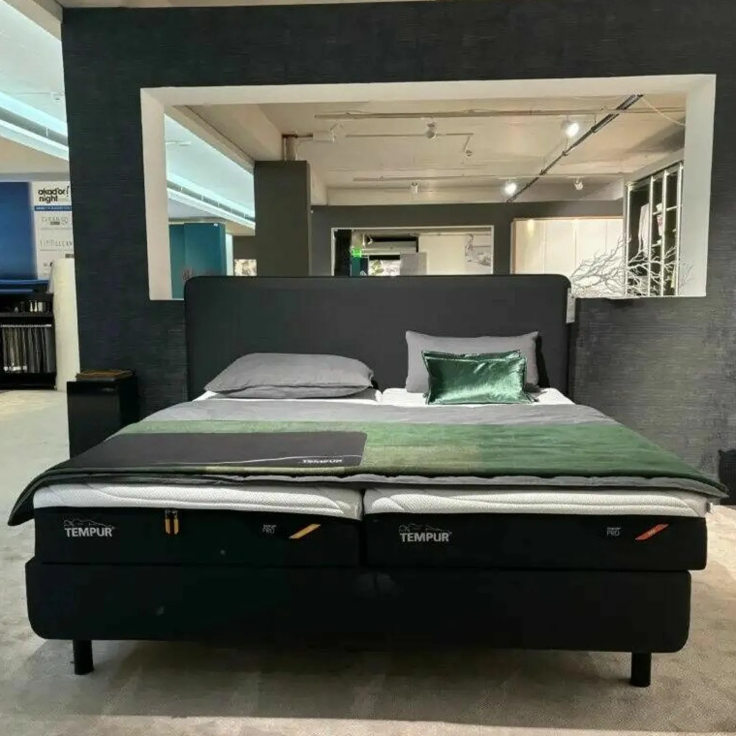 Tempur Polsterbetten|Polsterbett 83020173 Arc Static Disc Textilgewebe Charcoal Grey Grau Füße Eiche Schwarz Matt Lackiert Kopfteil Sensory Ohne Matratze Ohne Lattenrost