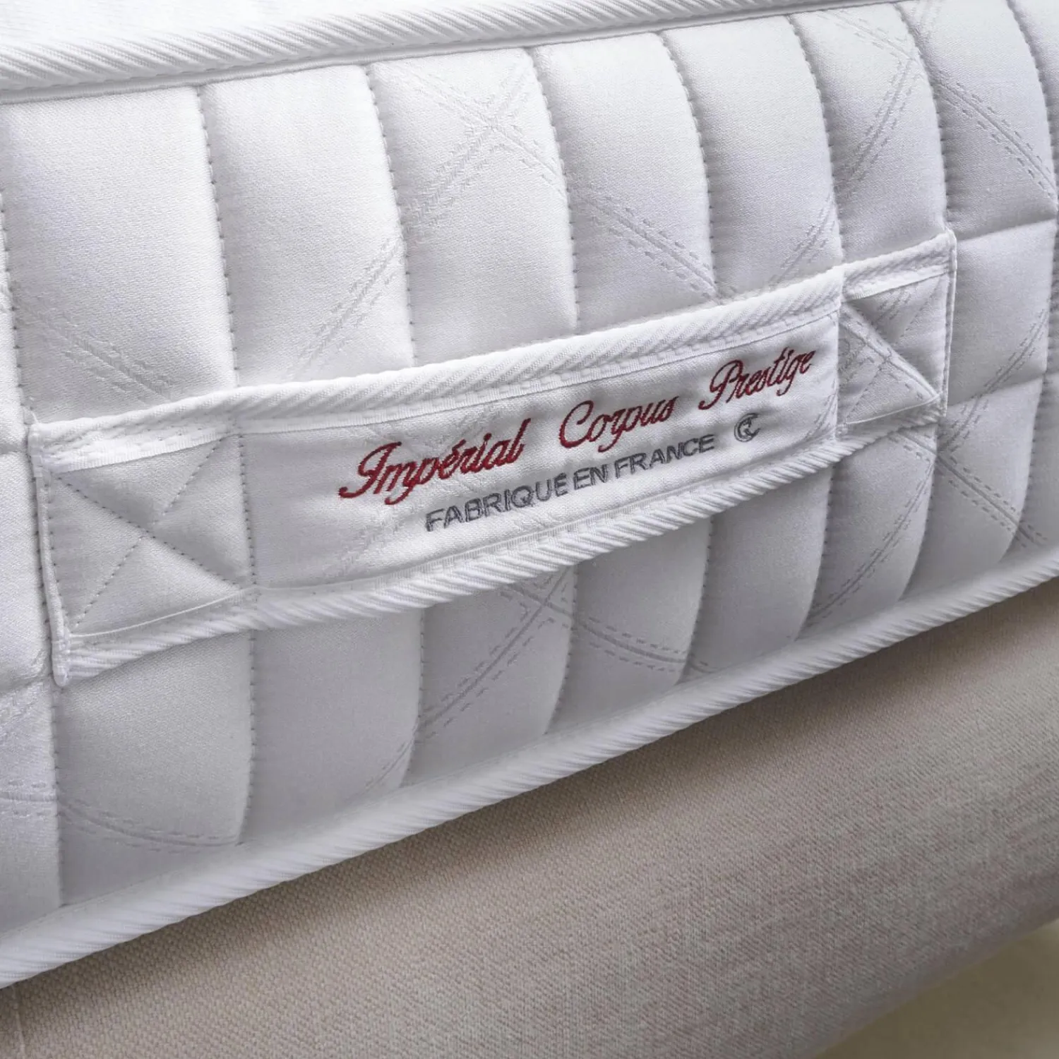 Treca Interiors Polsterbetten|Polsterbett Kate Stoff Hot Madison 072 Beige Creme Füße Chrom mit Matratzen