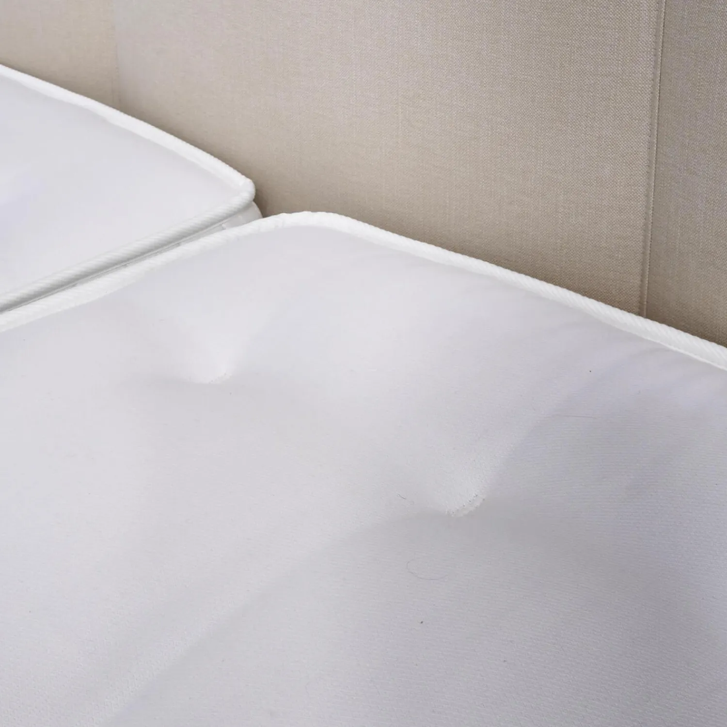 Treca Interiors Polsterbetten|Polsterbett Kate Stoff Hot Madison 072 Beige Creme Füße Chrom mit Matratzen