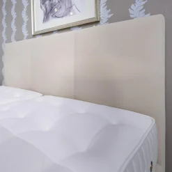 Treca Interiors Polsterbetten|Polsterbett Kate Stoff Hot Madison 072 Beige Creme Füße Chrom mit Matratzen