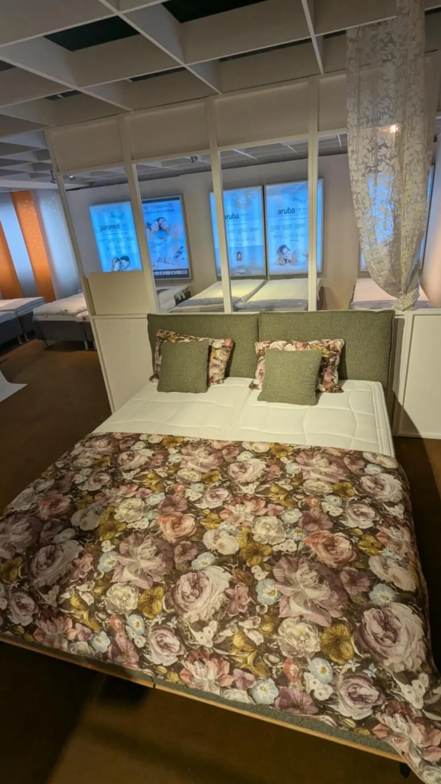 Oschmann Polsterbetten|Polsterbett Merida Stoff Trust Lind 740003 Gruün Kopfteil 1857 Metallfuß W010 Schwarz Mit Matratzen