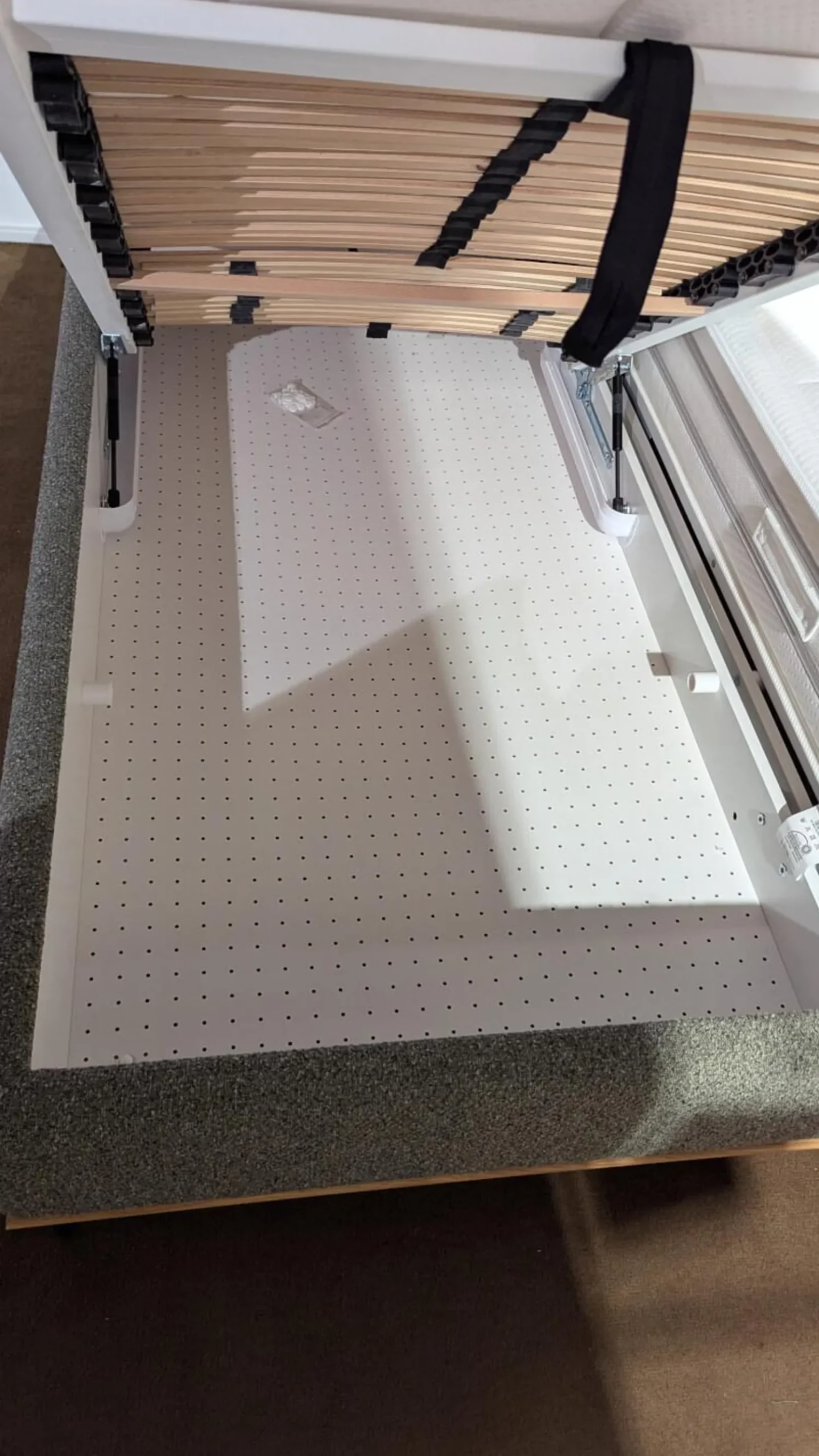 Oschmann Polsterbetten|Polsterbett Merida Stoff Trust Lind 740003 Gruün Kopfteil 1857 Metallfuß W010 Schwarz Mit Matratzen