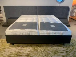 Kettnaker Polsterbetten|Polsterbett Stoff Maple Anthrazit Mit Lowboard 2 Nachttische Sowie Beleuchtung Im Kopfteil Intrigiert Ohne Matratze Ohne Lattenrost