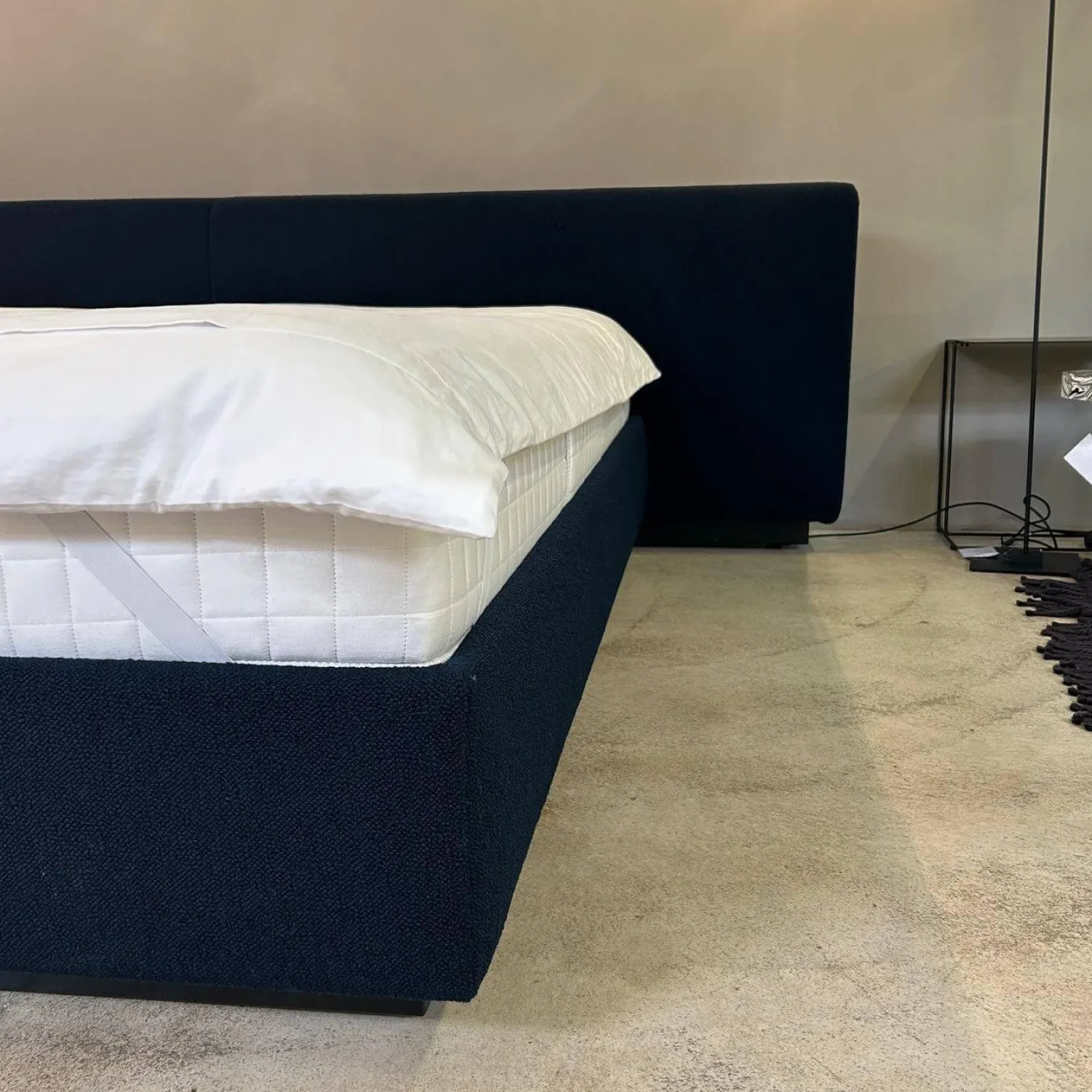 Walter Knoll Polsterbetten|Polsterbett Yuuto 810 200 Stoff Hearth Undersea Schwarz Sockel Schwarz Mit Überstand ohne Matratze ohne Lattenrost