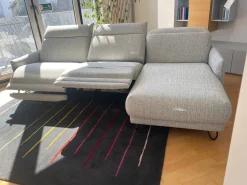 Rom Ecksofas|Polstereckgruppe Vitis CL280 Stoff Ancona Sky Grau Blau Fuß Schwarz Inklusive Motorischer Relaxfunktion